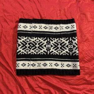 AMERICAN‎ EAGLE White & Black Knitted Cute&Neutral Infinity Scarf Few Sequins